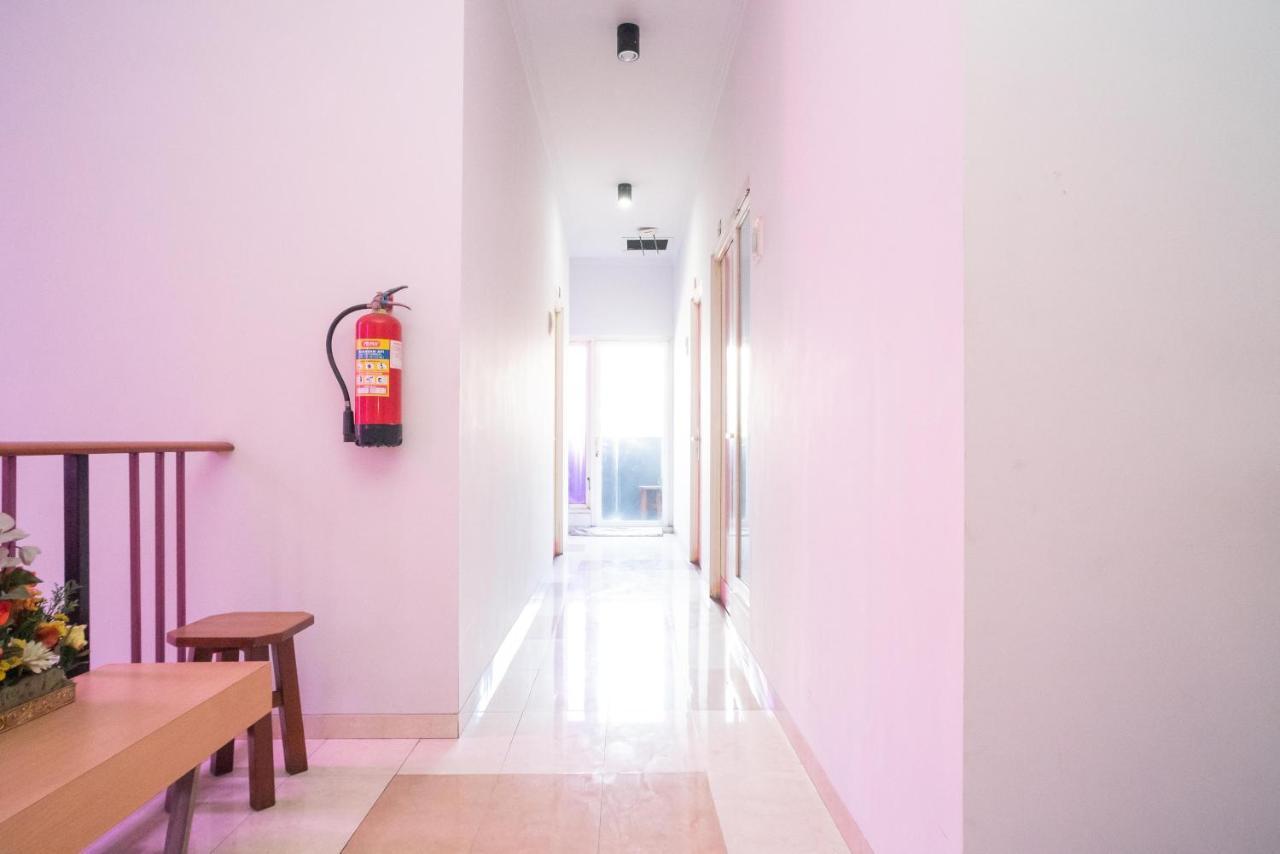 Urbanview Hotel Fif Fa Kauman Malang Buitenkant foto