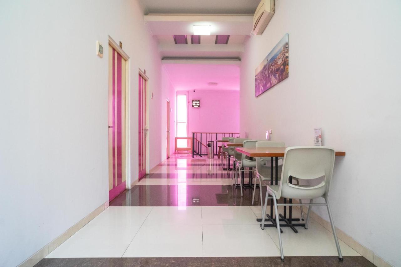 Urbanview Hotel Fif Fa Kauman Malang Buitenkant foto